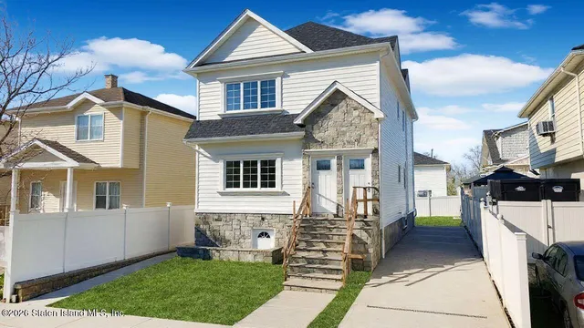 $1,389,900 | 139 Detroit Avenue | Annadale