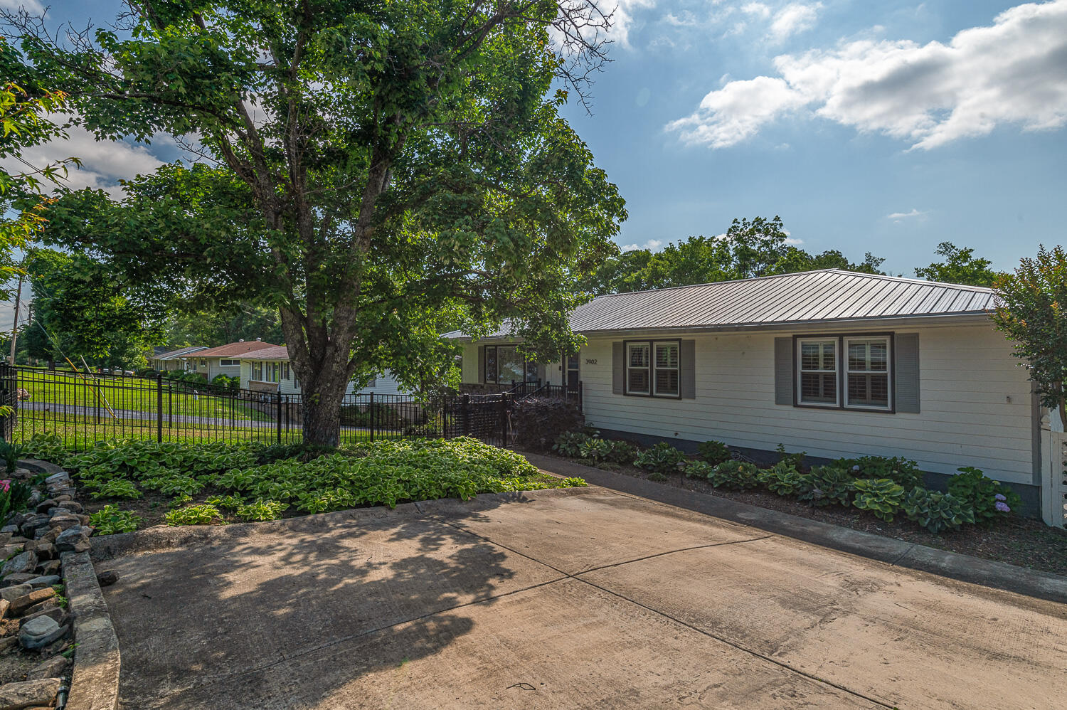 3902 Laird Lane Chattanooga, TN 37415 - Photo 40 of 41 Front View