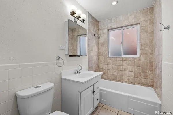 $2,895 | 3085 Clermont Street, Denver, CO 80207