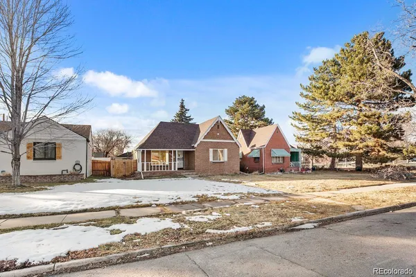 $2,895 | 3085 Clermont Street, Denver, CO 80207
