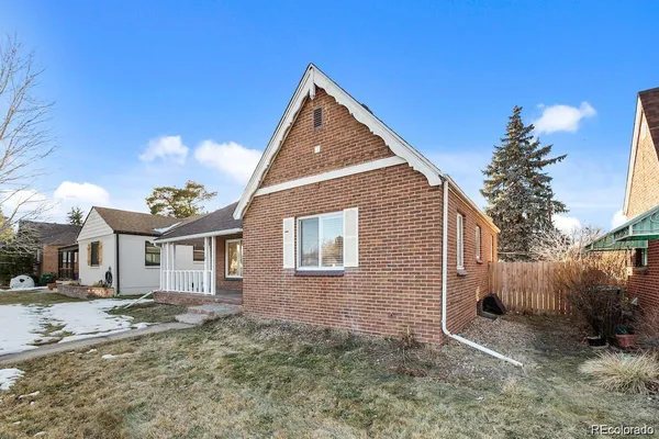 $2,895 | 3085 Clermont Street, Denver, CO 80207