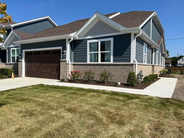 $539,800 | 45 Steeple Bend Lane, Evergreen Park, IL 60805