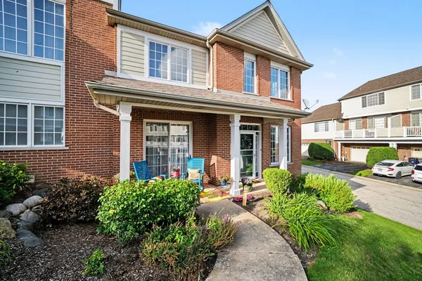 $410,000 | 10621 Dani Lane, Unit 40621, Orland Park, IL 60462