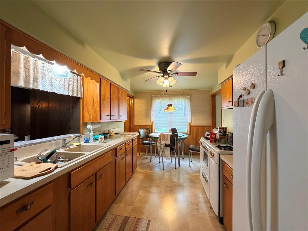 96 South Kings Creek Road Burgettstown, PA 15021 - Photo 16 of 48 Upper Level Kitchen