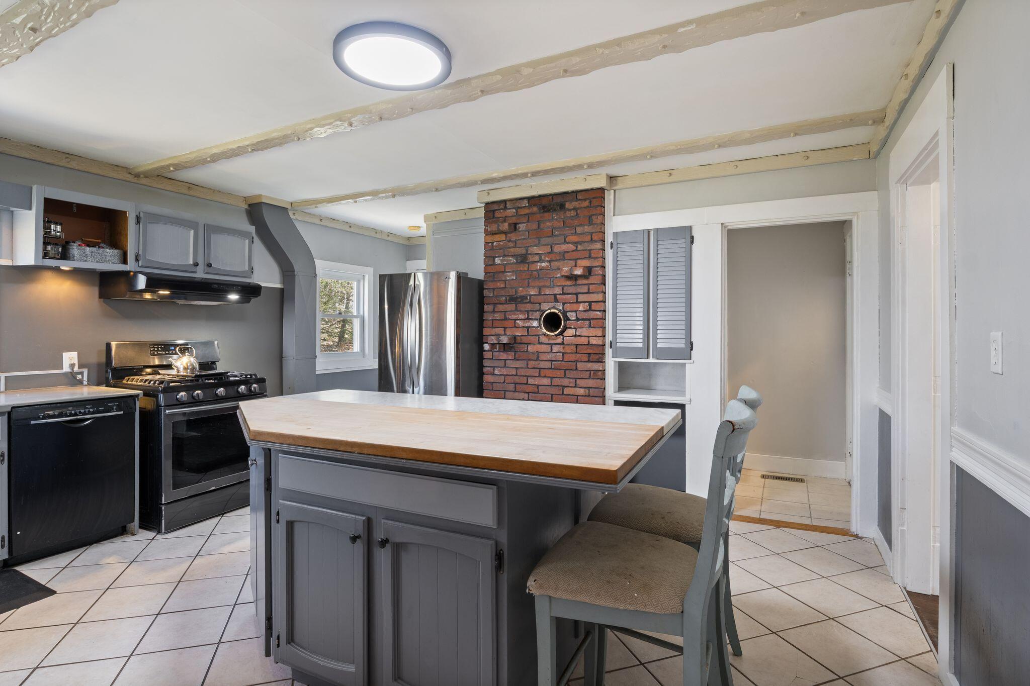 407 Northeast Road Standish, ME 04084 - Photo 5 of 41 407_Northeast_Rd_039