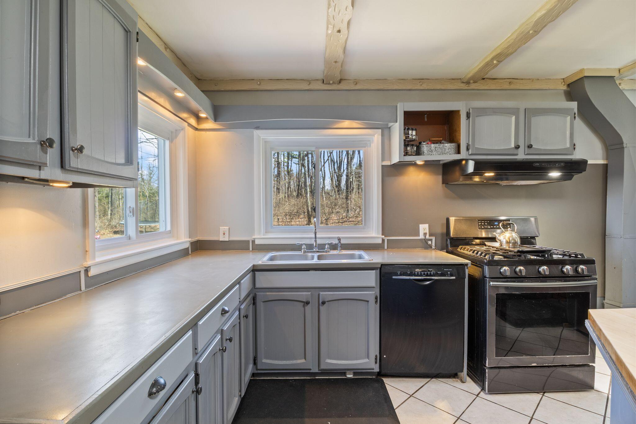 407 Northeast Road Standish, ME 04084 - Photo 6 of 41 407_Northeast_Rd_042