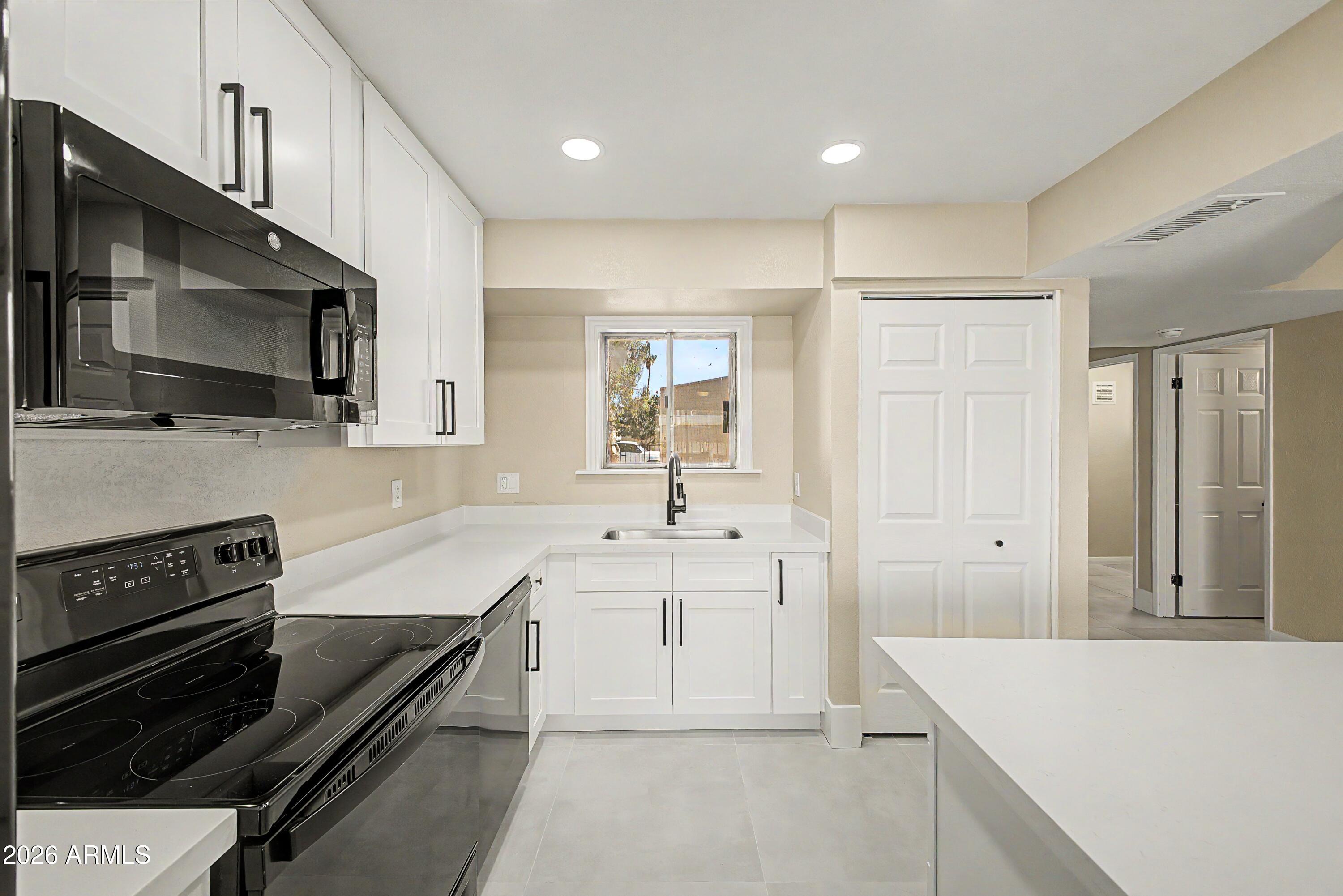 440 East Hidalgo Avenue Phoenix, AZ 85040 - Photo 4 of 24 18-Hidalgo