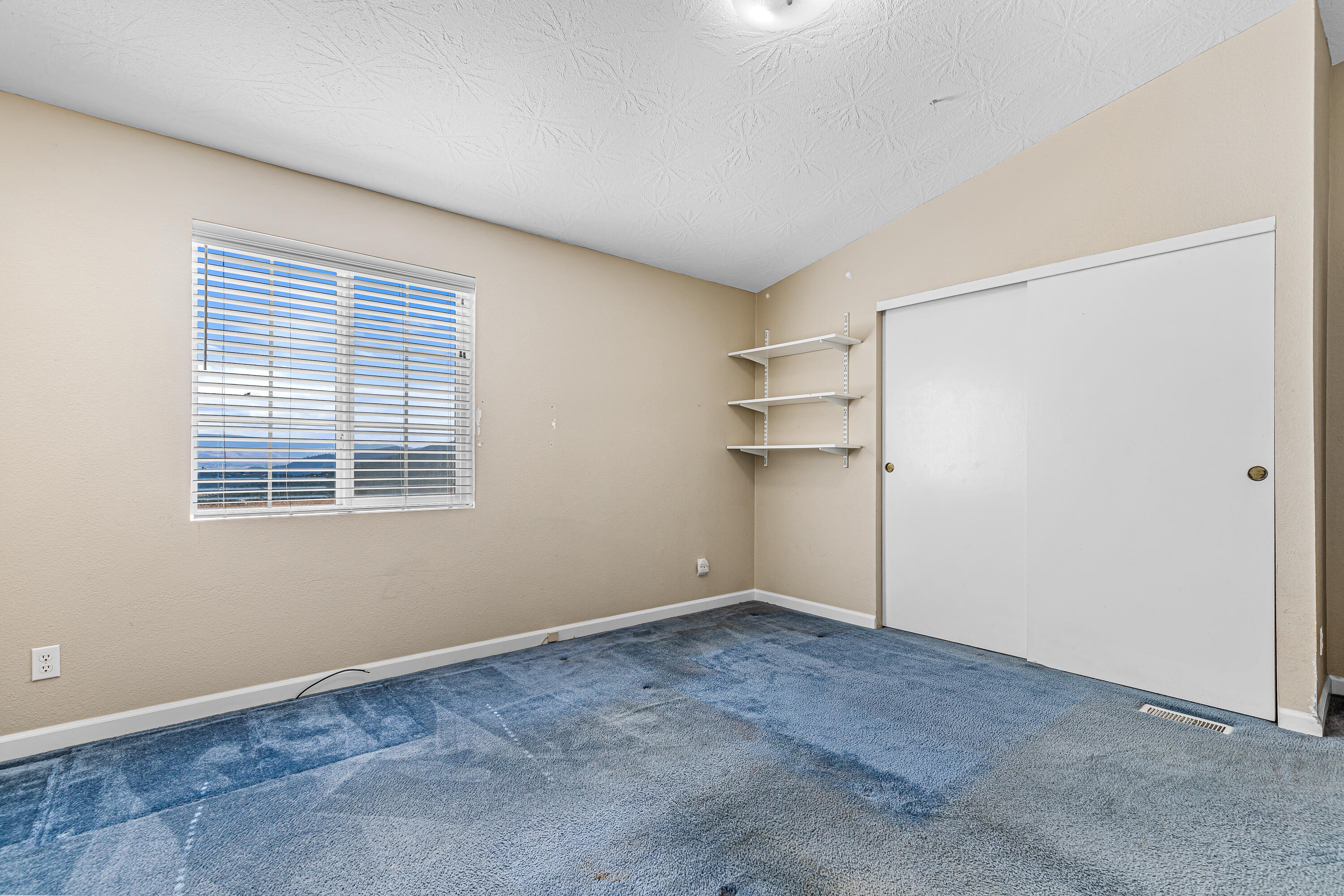 4655 Andrews Road Medford, OR 97501 - Photo 11 of 28 Bedroom 2