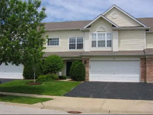 $2,900 | 909 Waterford Lane, Elk Grove Village, IL 60007