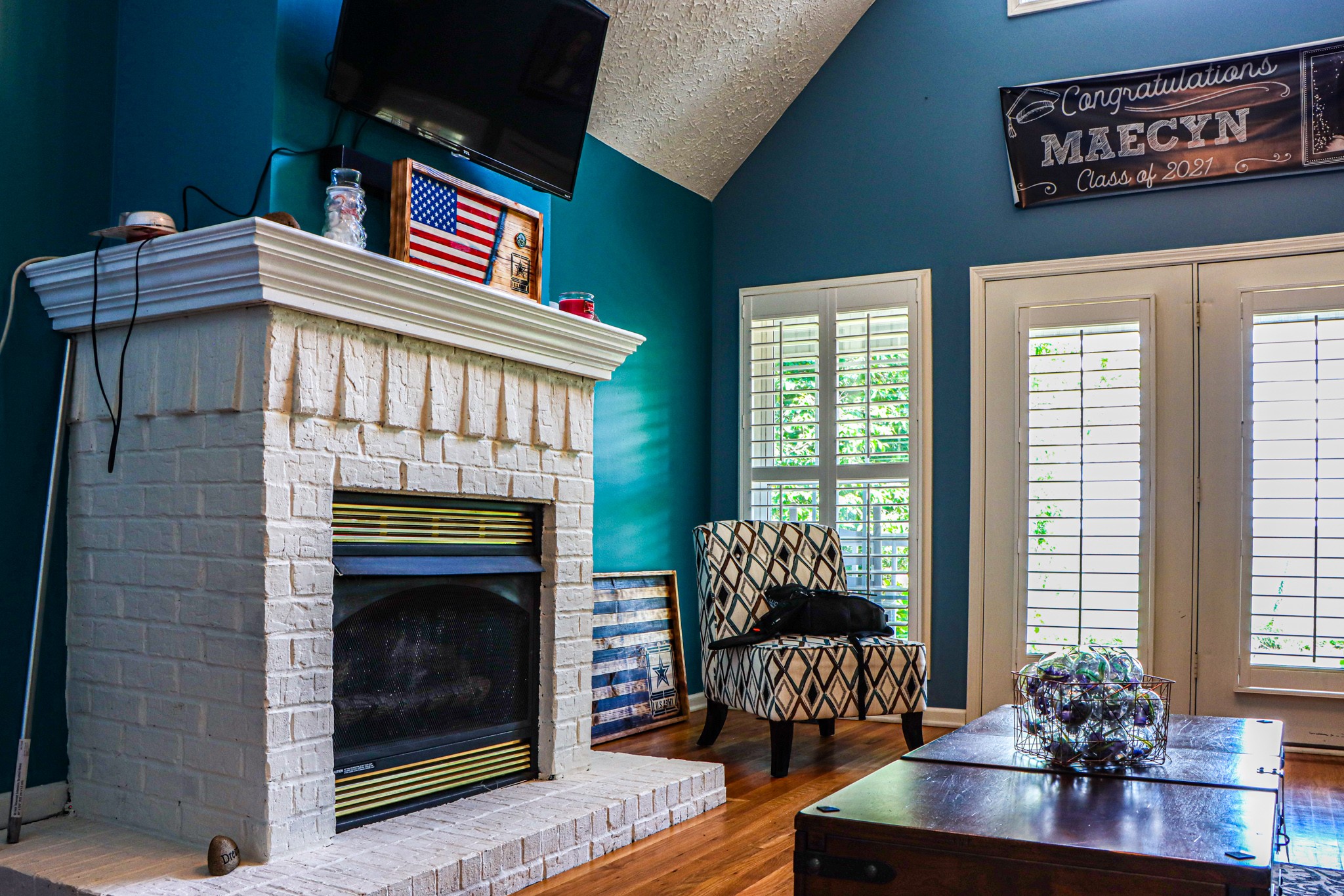 2963 Cole Ridge Road Beechgrove, TN 37018 - Photo 11 of 31 a living room with furniture fireplace and window