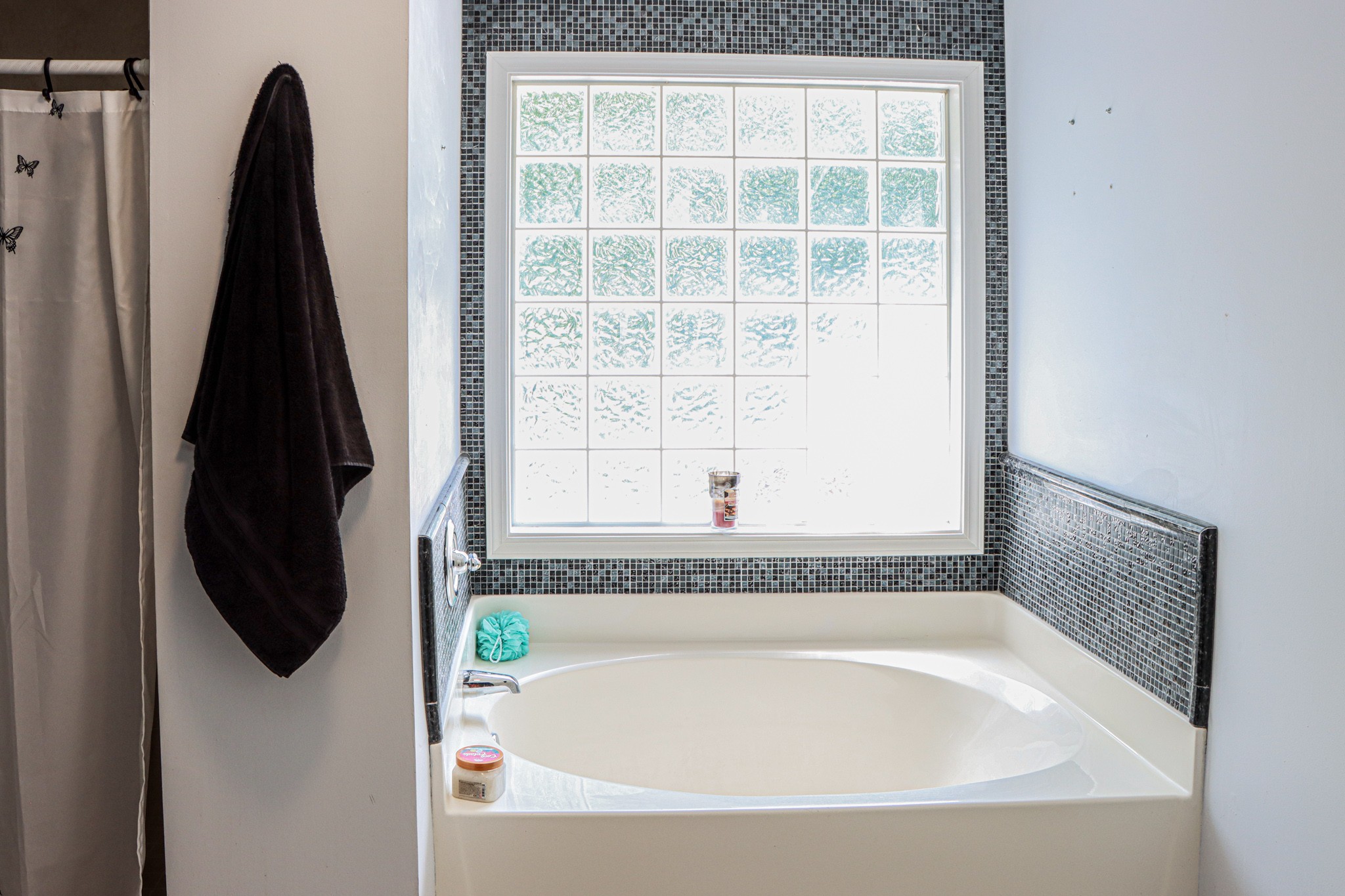 2963 Cole Ridge Road Beechgrove, TN 37018 - Photo 21 of 31 a bathroom with a bathtub and a window