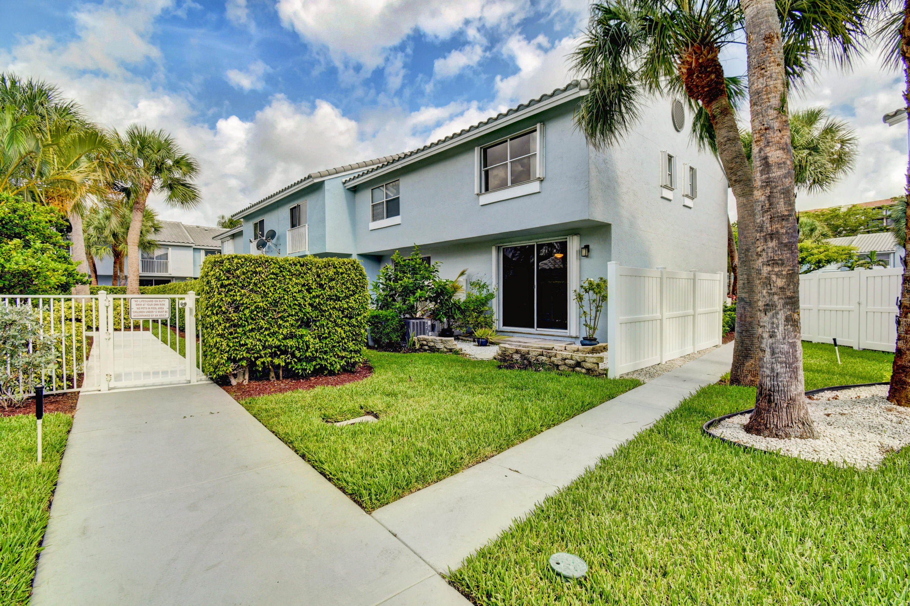 1064 Jeffery Street Boca Raton, FL 33487 - Photo 5 of 54 DSC_9610_1_2_3_4