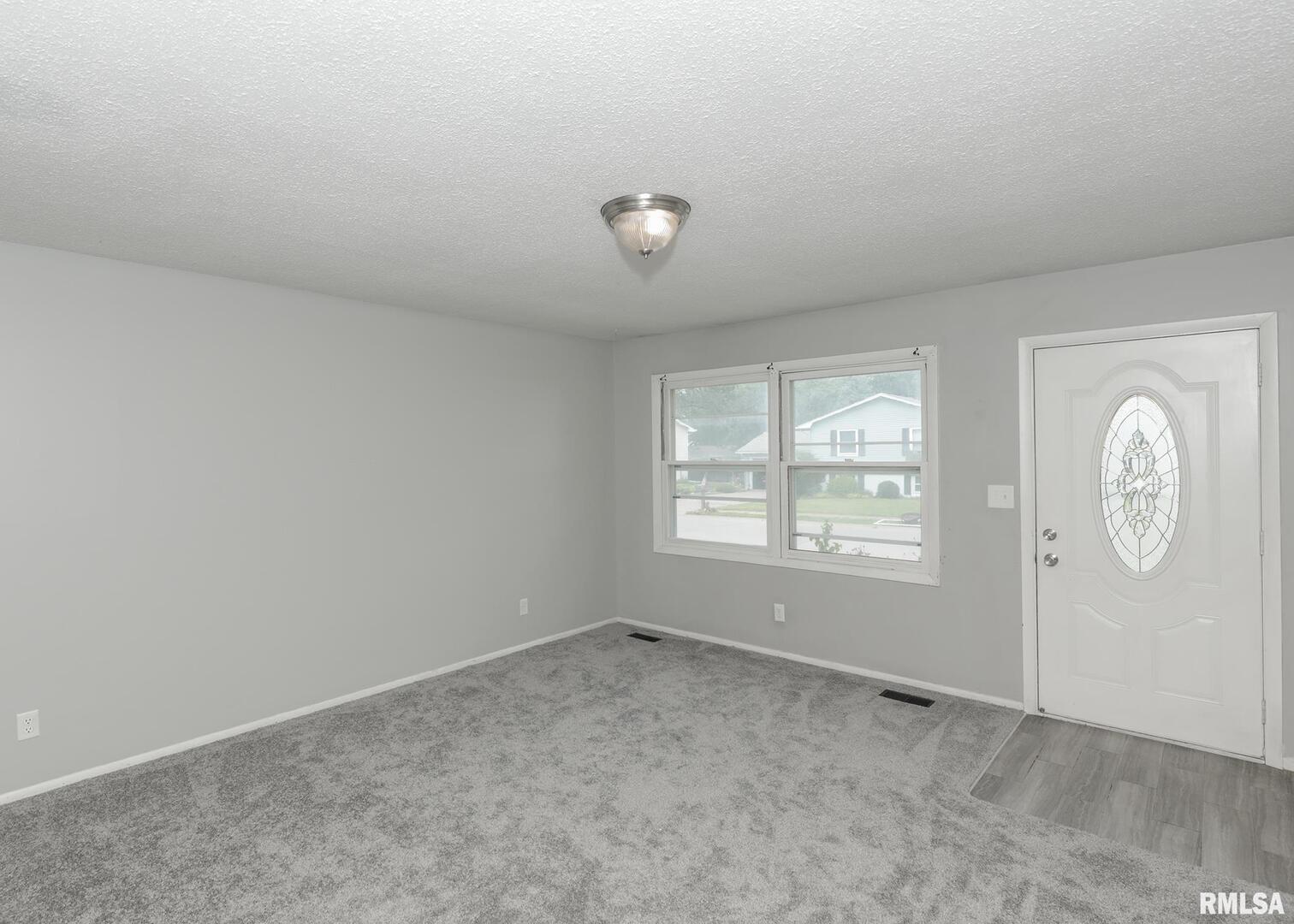 1310 Calvin Street Davenport, IA 52804 - Photo 11 of 39 an empty room with windows