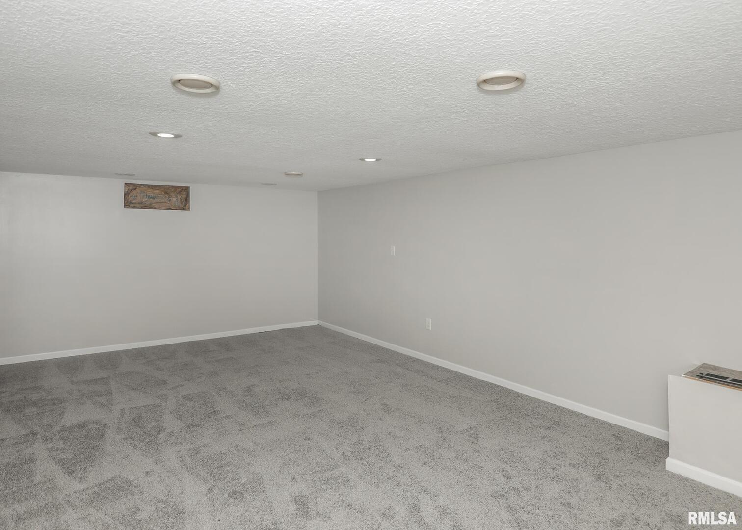 1310 Calvin Street Davenport, IA 52804 - Photo 28 of 39 a view of an empty room