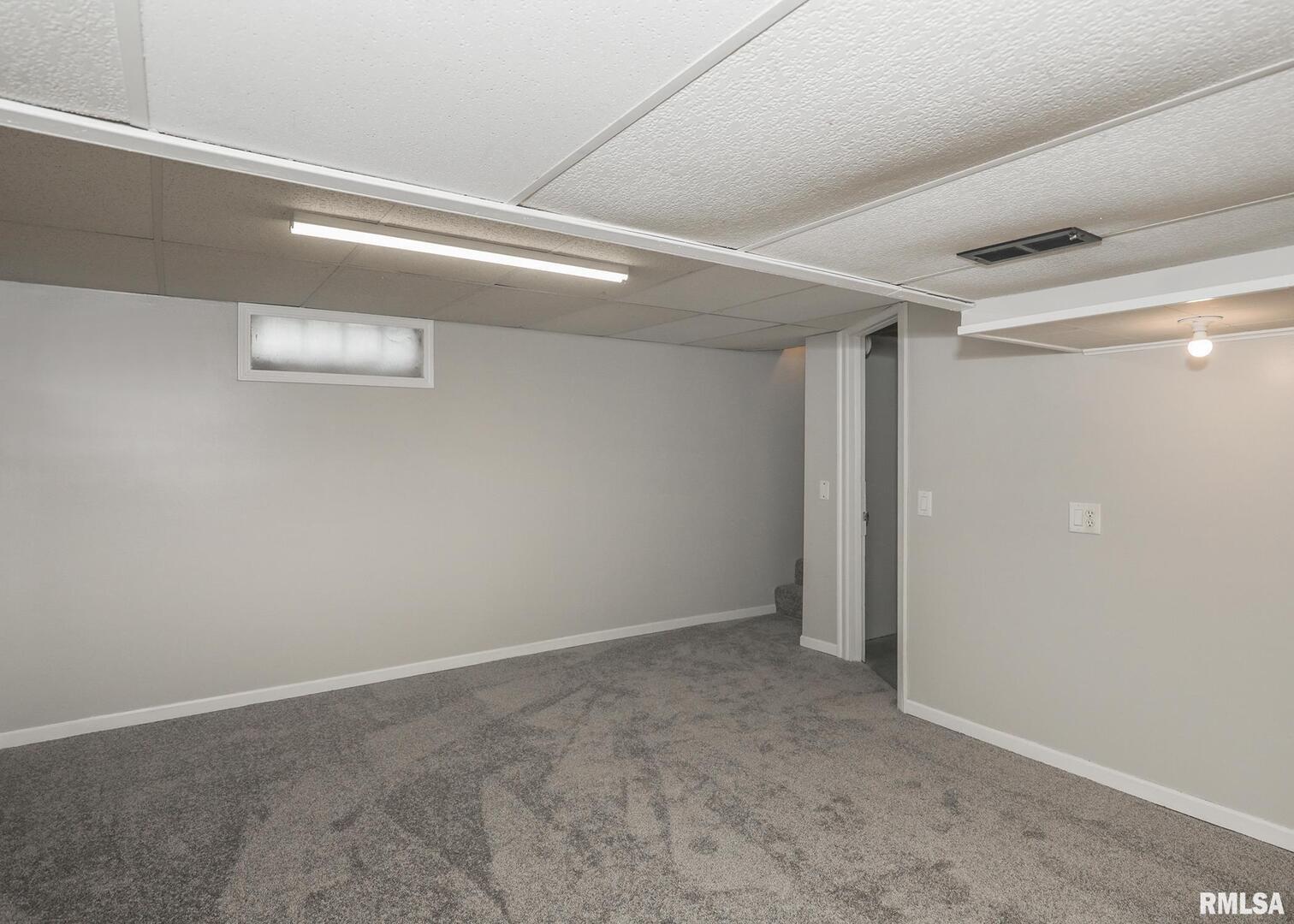 1310 Calvin Street Davenport, IA 52804 - Photo 31 of 39 a view of an empty room