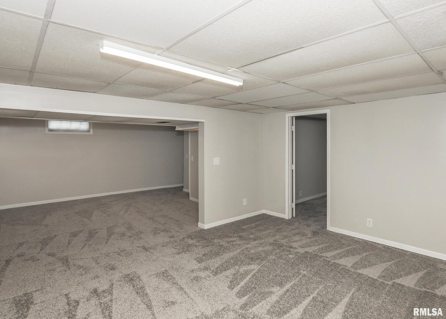 1310 Calvin Street Davenport, IA 52804 - Photo 32 of 39 a view of an empty room