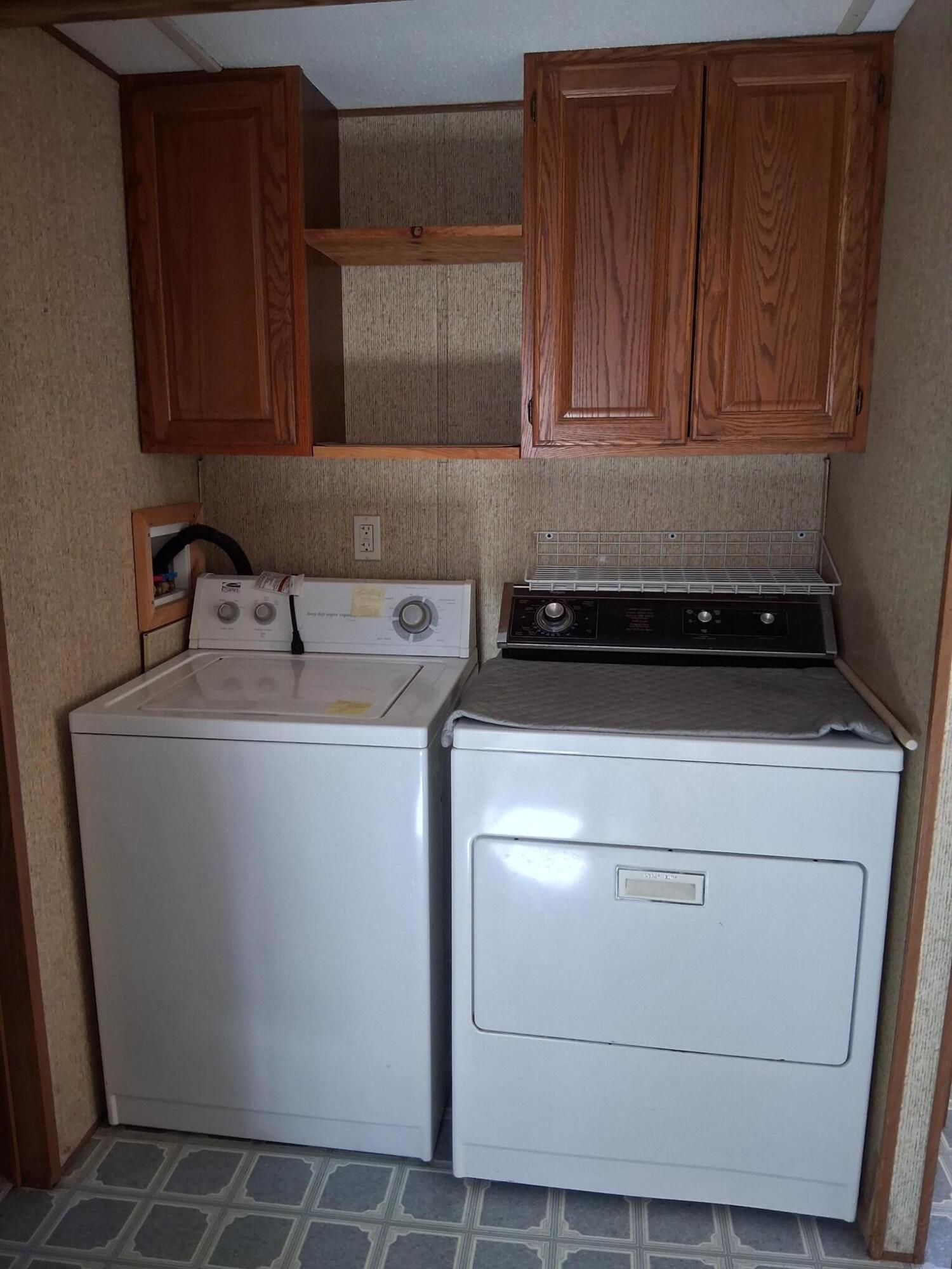 656 River Road Benton, ME 04901 - Photo 12 of 25 Laundry area