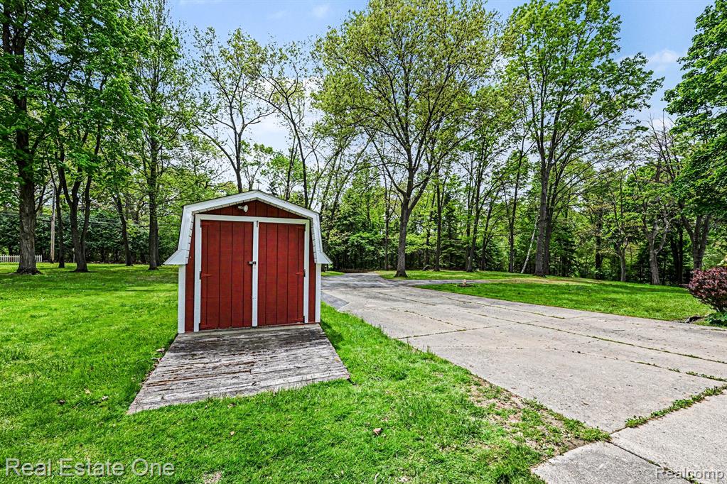 8780 Big Lake Road Clarkston, MI 48346 - Photo 26 of 31