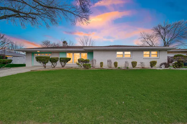 $249,900 | 3606 East 34th Place, Hobart, IN 46342