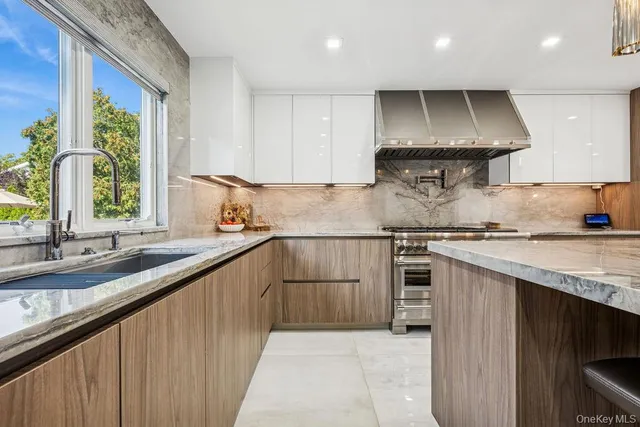 $2,650,000 | 992 Dartmouth Lane, Woodmere, NY 11598