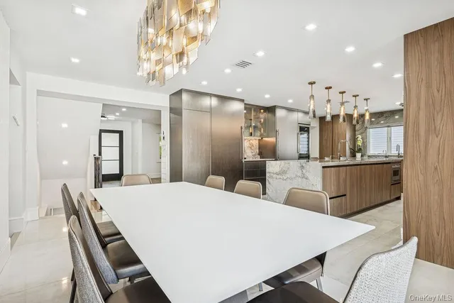 $2,650,000 | 992 Dartmouth Lane, Woodmere, NY 11598