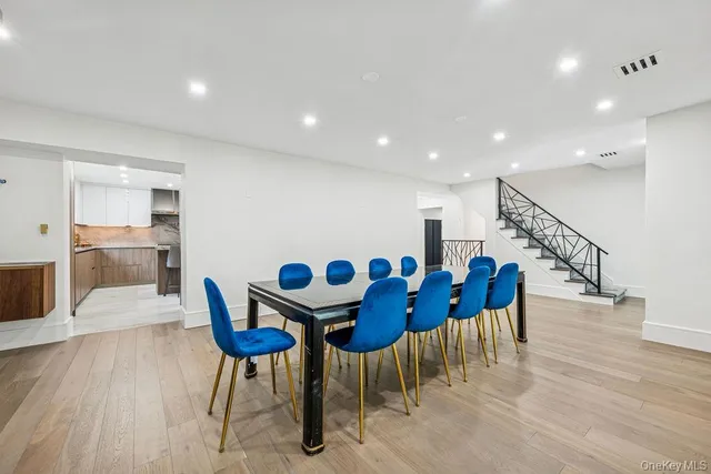 $2,650,000 | 992 Dartmouth Lane, Woodmere, NY 11598