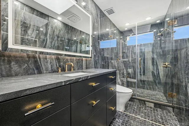 $2,650,000 | 992 Dartmouth Lane, Woodmere, NY 11598