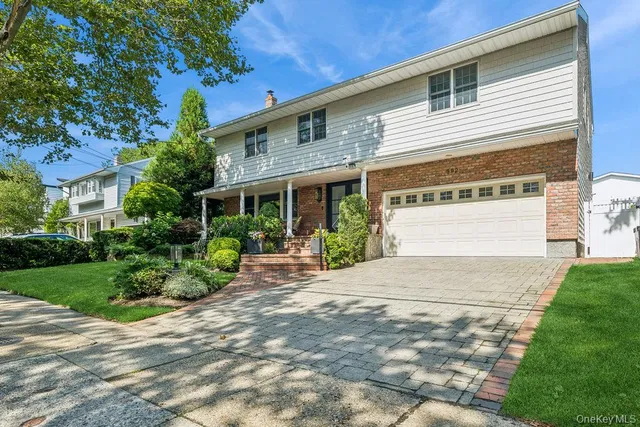 $2,650,000 | 992 Dartmouth Lane, Woodmere, NY 11598