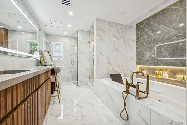 $2,650,000 | 992 Dartmouth Lane, Woodmere, NY 11598