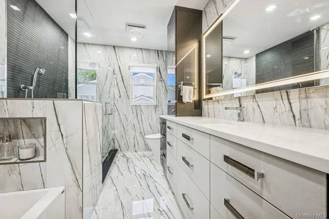 $2,650,000 | 992 Dartmouth Lane, Woodmere, NY 11598