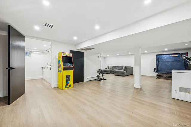 $2,650,000 | 992 Dartmouth Lane, Woodmere, NY 11598