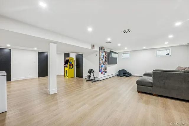 $2,650,000 | 992 Dartmouth Lane, Woodmere, NY 11598