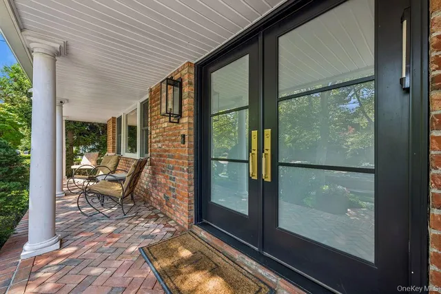 $2,650,000 | 992 Dartmouth Lane, Woodmere, NY 11598