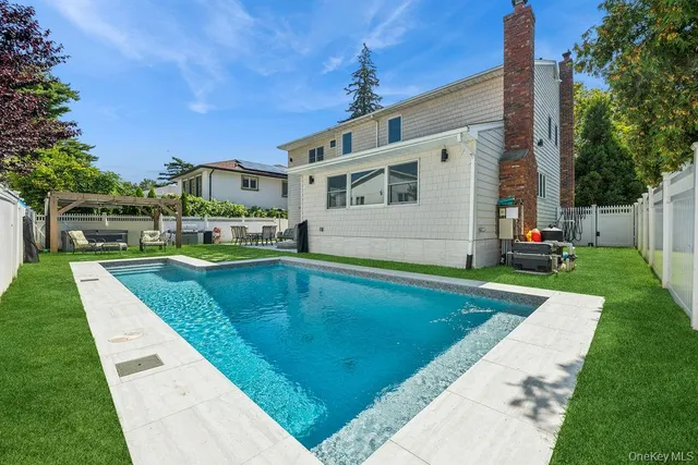 $2,650,000 | 992 Dartmouth Lane, Woodmere, NY 11598