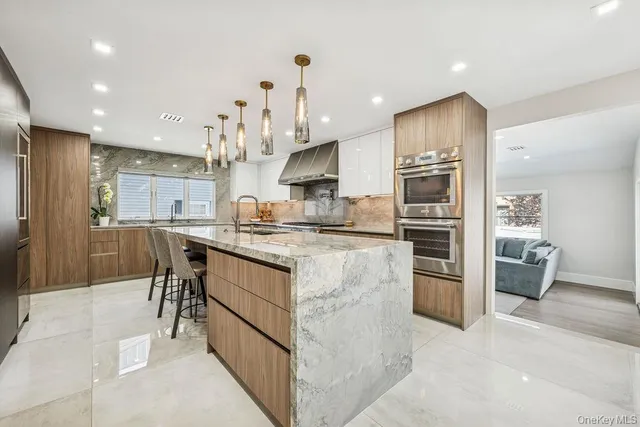 $2,650,000 | 992 Dartmouth Lane, Woodmere, NY 11598