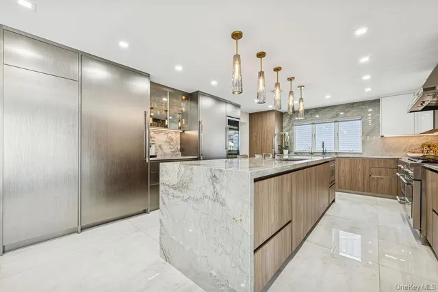 $2,650,000 | 992 Dartmouth Lane, Woodmere, NY 11598