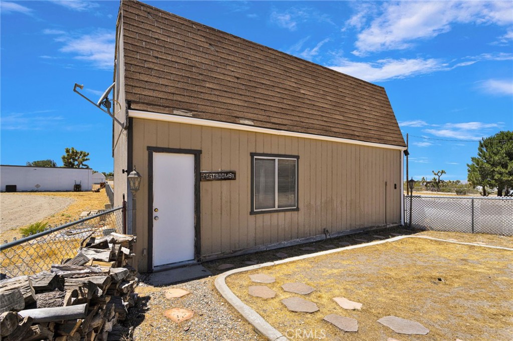 3183 Mcmillen Road Phelan, CA 92371 - Photo 18 of 64