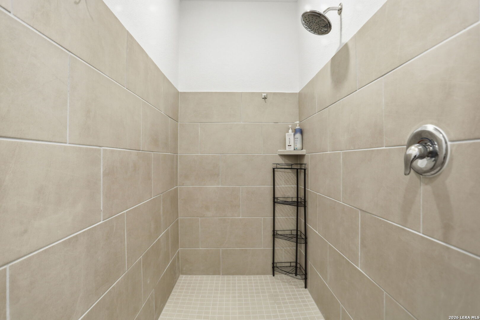 1712 Pahmeyer Path New Braunfels, TX 78130 - Photo 11 of 18 a bathroom with a shower
