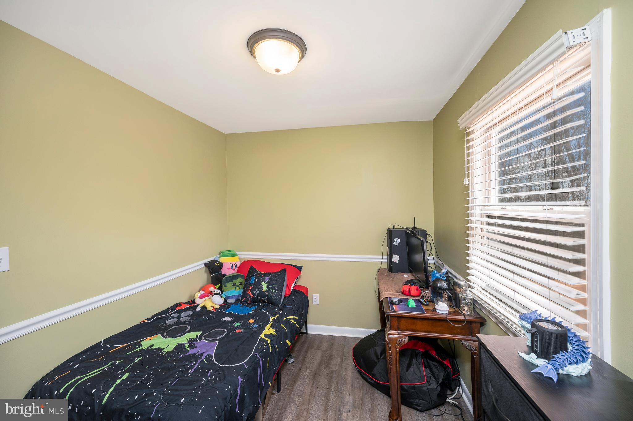 110 Doc Stone Road Stafford, VA 22556 - Photo 18 of 39 a room with toys and a window