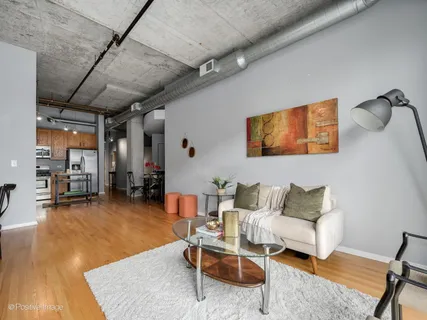 $320,000 | 933 West Van Buren Street, Unit 823, Chicago, IL 60607