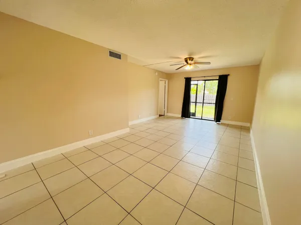 $2,200 | 21890 Lake Forest Circle, Unit 101, Boca Raton, FL 33433