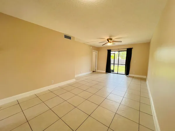 $2,200 | 21890 Lake Forest Circle, Unit 101, Boca Raton, FL 33433