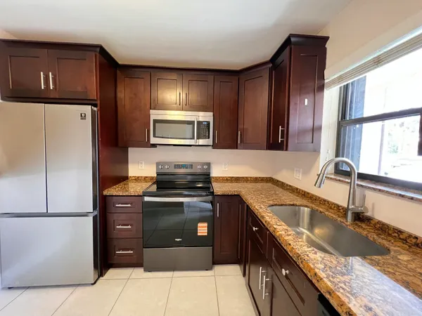 $2,200 | 21890 Lake Forest Circle, Unit 101, Boca Raton, FL 33433