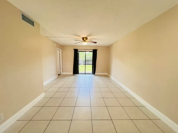 $2,200 | 21890 Lake Forest Circle, Unit 101, Boca Raton, FL 33433