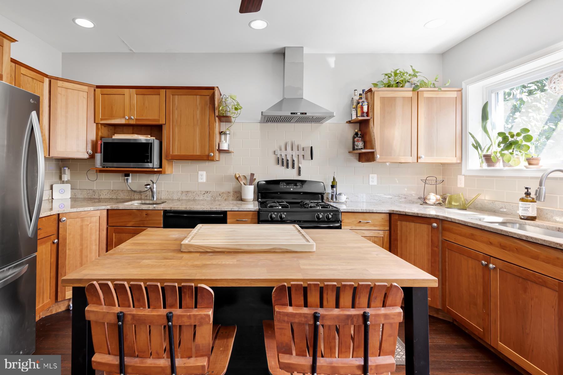 3663 Chestnut Avenue Baltimore, MD 21211 - Photo 11 of 35