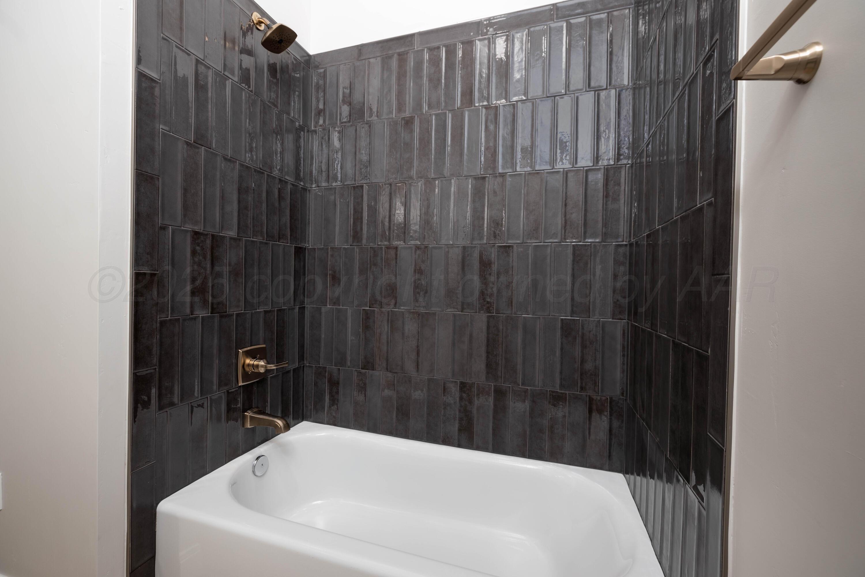 10250 Prickly Pear Road Amarillo, TX 79119 - Photo 20 of 41 a bathroom with a bathtub