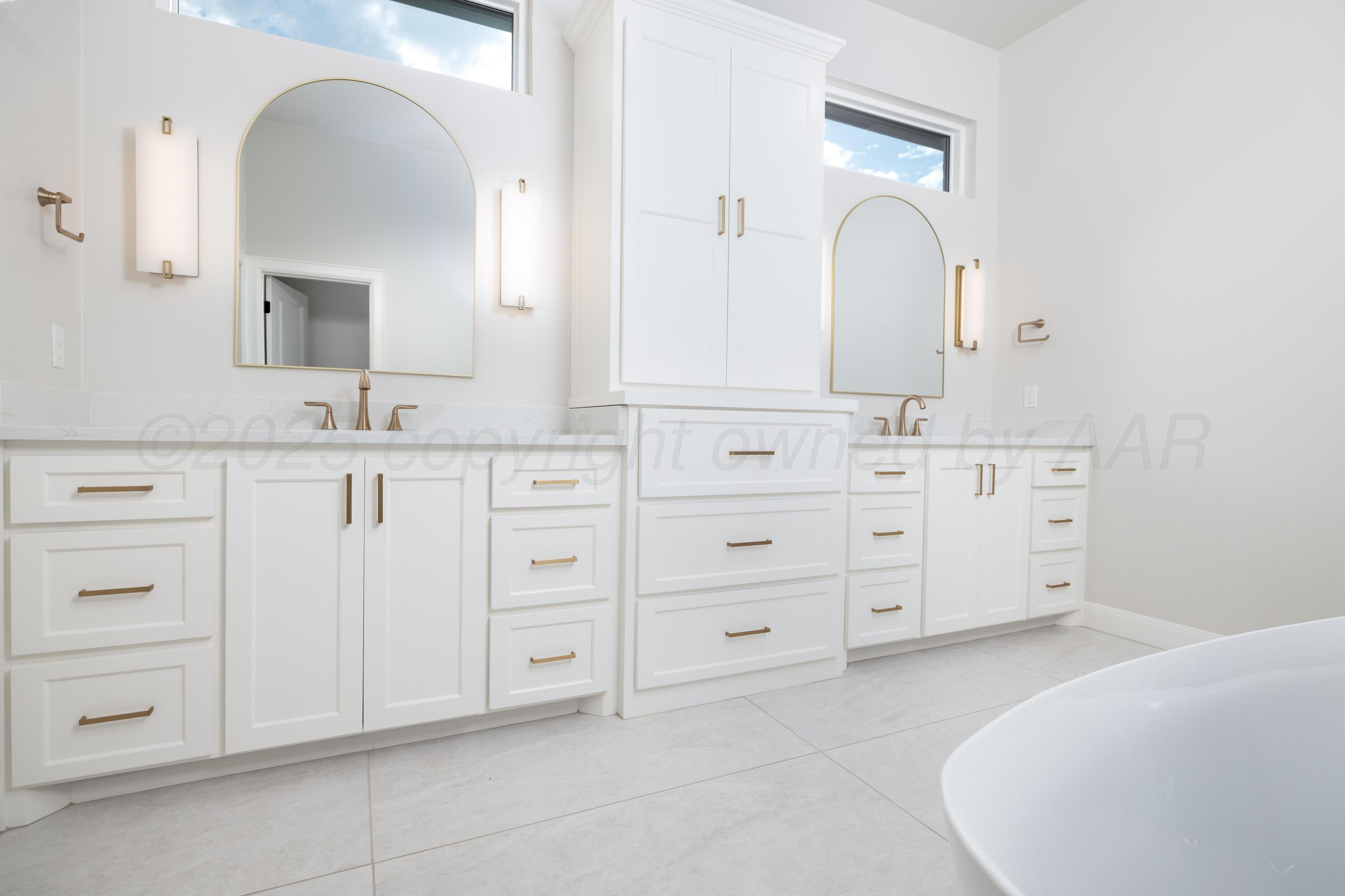 10250 Prickly Pear Road Amarillo, TX 79119 - Photo 31 of 41 a spacious bathroom with a double vanity sink mirror and
