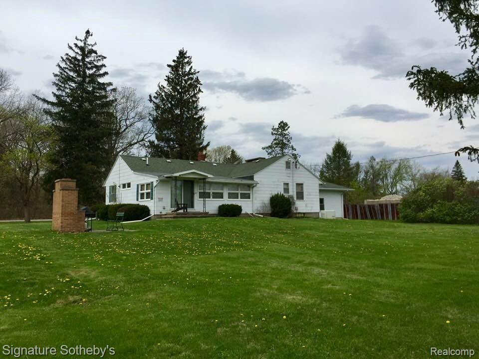 14523 South Duffield Road Byron, MI 48418 - Photo 23 of 26 Exterior rear view with covered porch