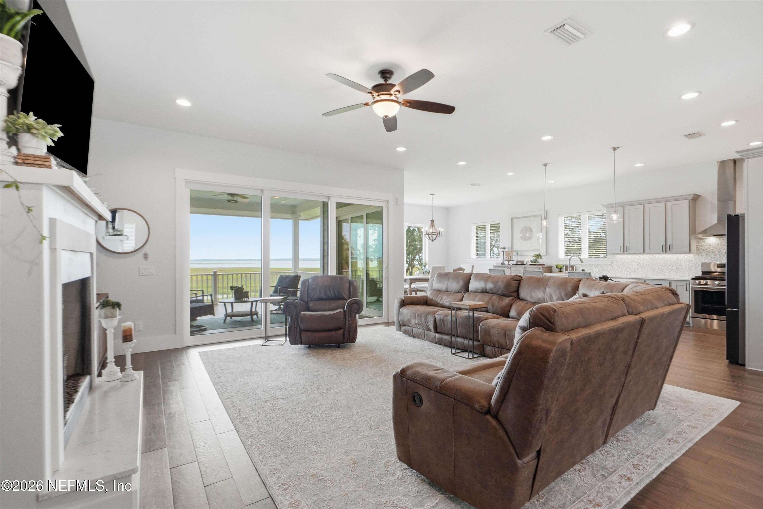 19045 Waterville Road Jacksonville, FL 32226 - Photo 11 of 49 10-Living Room