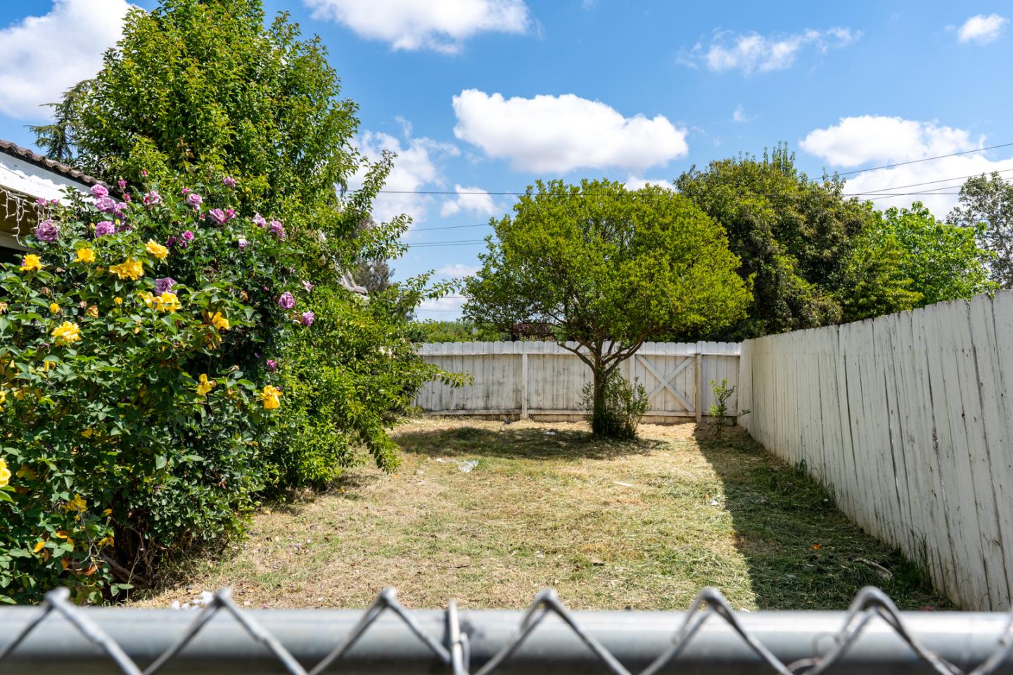 2965 Dunn Road Merced, CA 95340 - Photo 17 of 68 a view of a backyard with sitting area